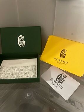Goyard White Card Holder with Signature Chevron Motif